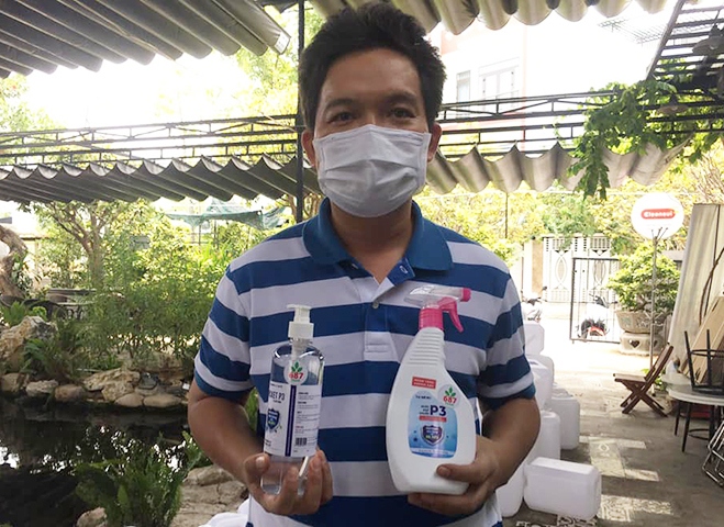 da nang covid-19 patient turns fighter armed with free sanitizer picture 1