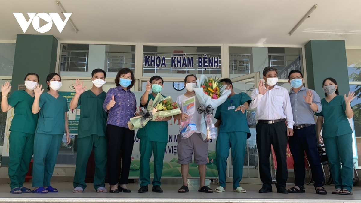 final covid-19 case in da nang makes full recovery picture 1