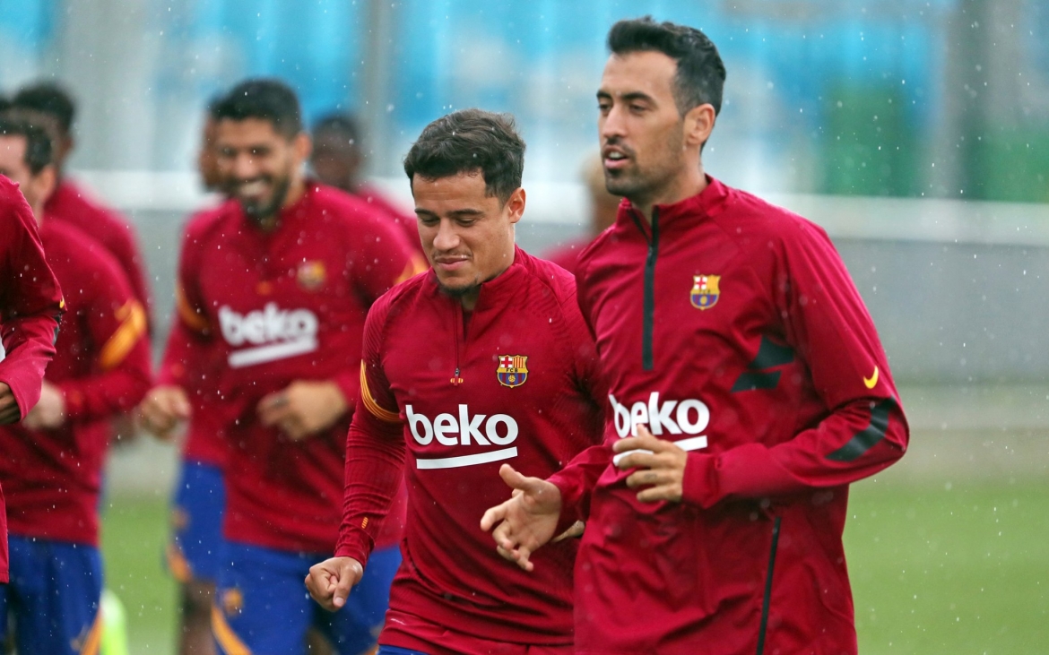 can canh lionel messi doi mua tap luyen cung toan doi barca hinh anh 4