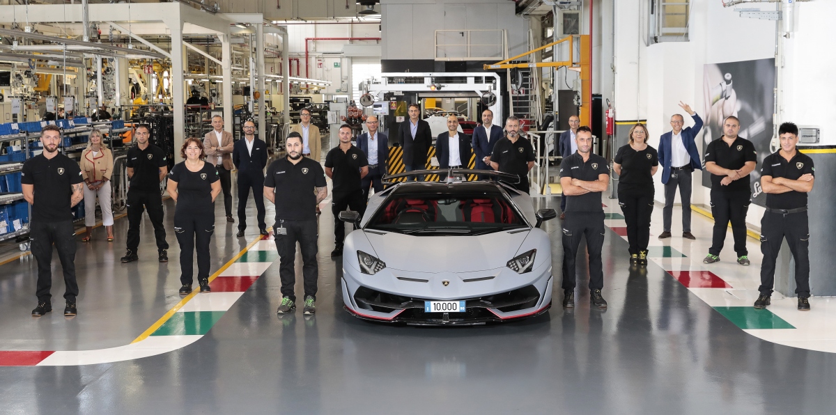 Lamborghini xuất xưởng chiếc Aventador thứ  