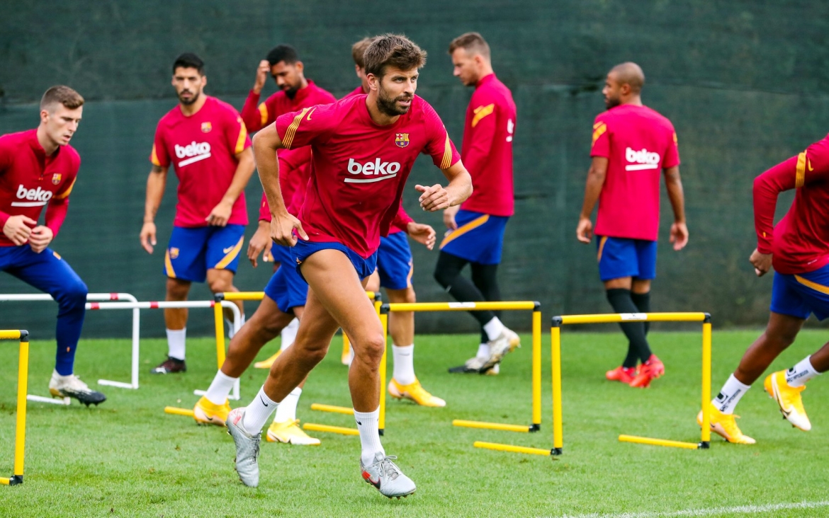 can canh lionel messi doi mua tap luyen cung toan doi barca hinh anh 6