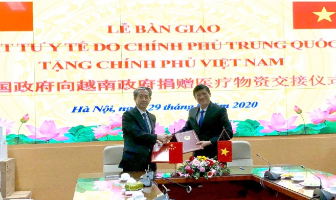 china presents 320,000 medical masks to vietnam picture 1