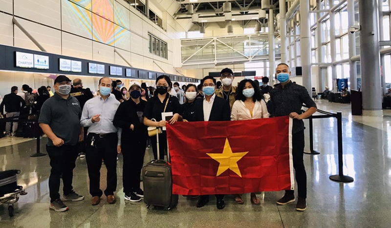 more than 340 vietnamese citizens repatriated from the us picture 1