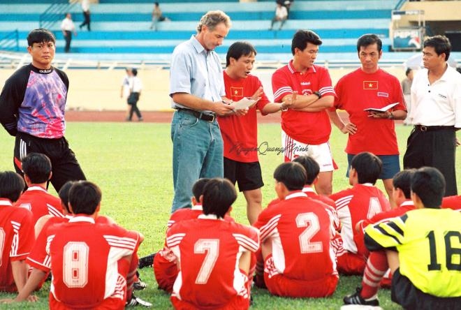 impressive images show tenure of former national team coach alfred riedl picture 4