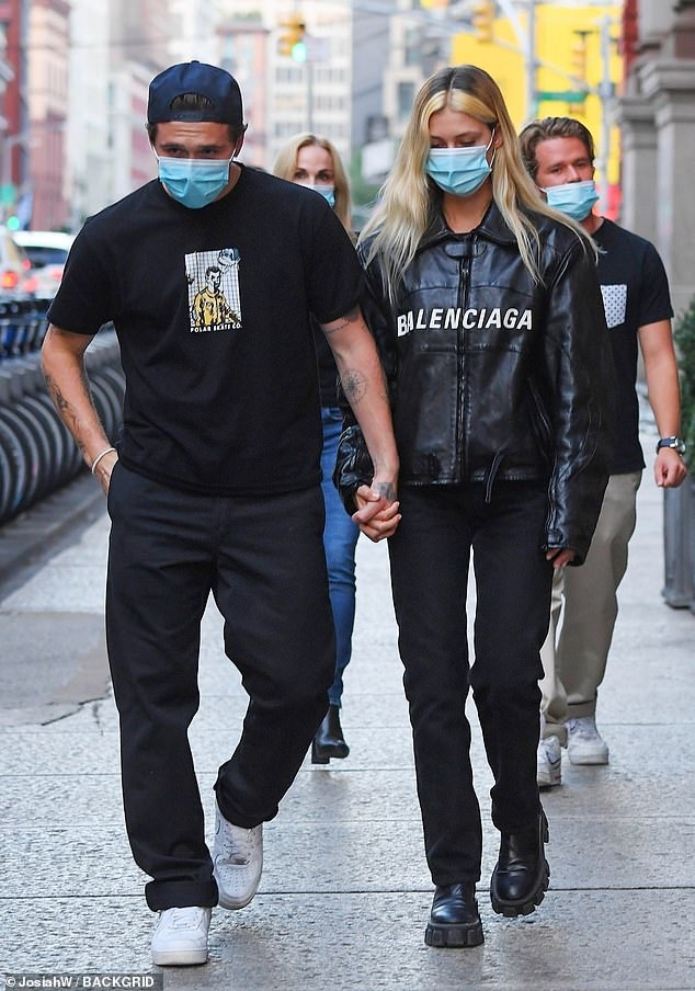 cau ca nha vic - becks va hon the mac do dong dieu di dao pho sau tin don bi mat ket hon hinh anh 1