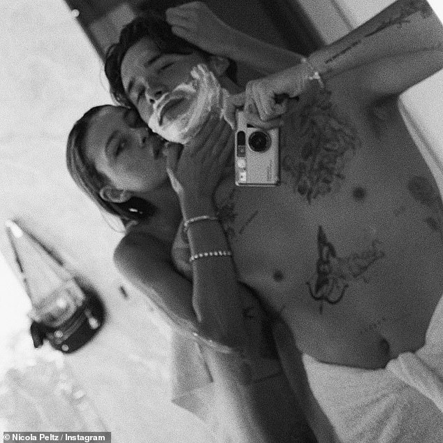 cau ca nha vic - becks va hon the mac do dong dieu di dao pho sau tin don bi mat ket hon hinh anh 4