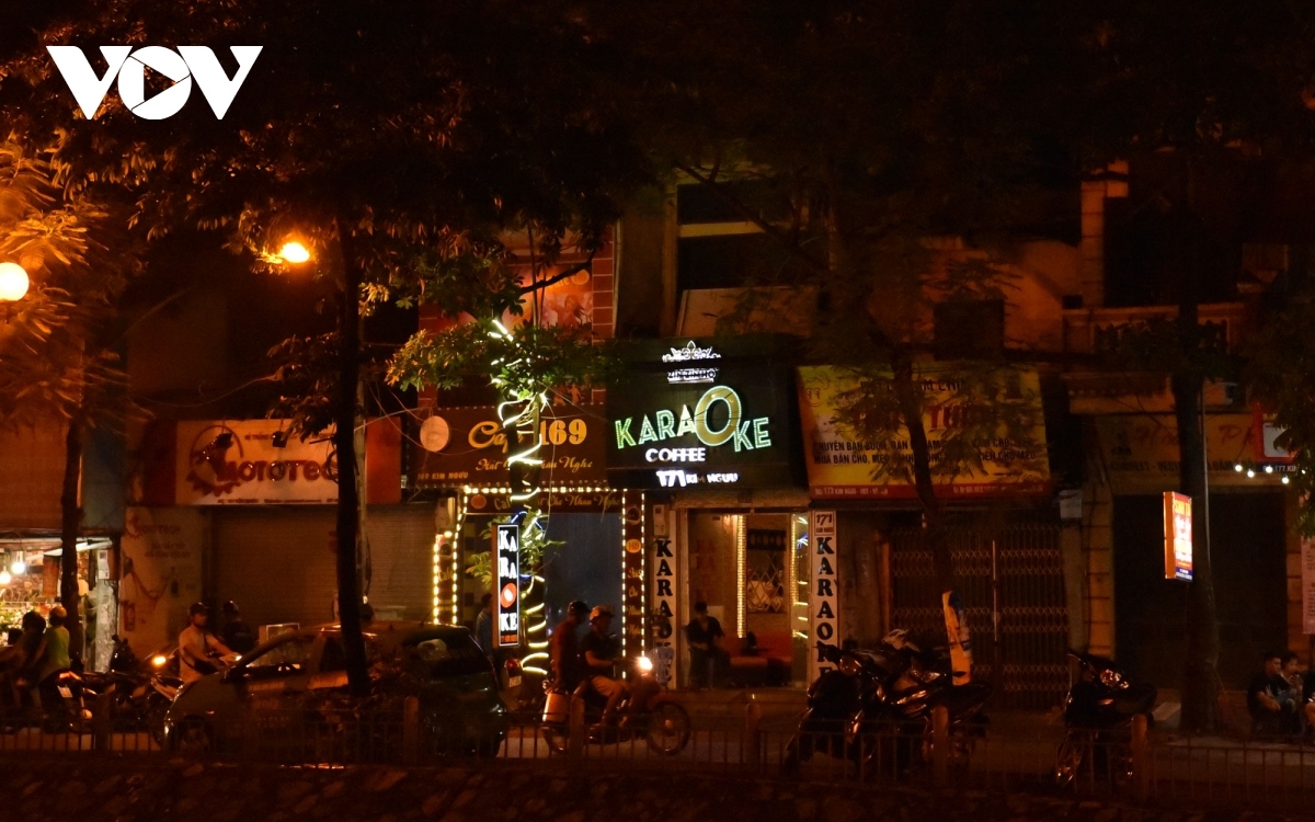 nighttime entertainment venues remain quiet in hanoi after re-opening picture 1