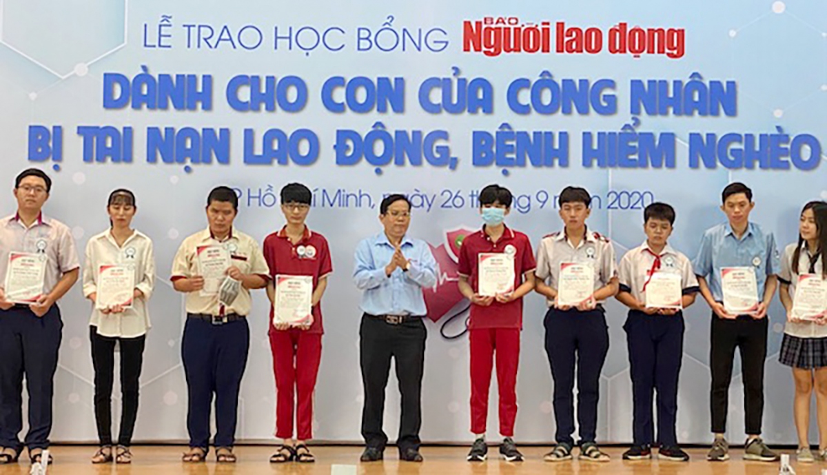 110 suất học bổng dành tặng cho con công nhân bị tai nạn lao động, bệnh hiểm nghèo