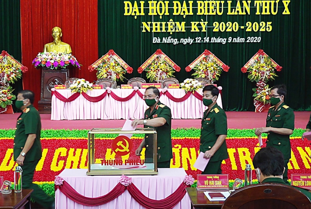 trung tuong trinh Dinh thach, chinh uy quan khu 5 tai dac cu bi thu Dang uy quan khu 5 hinh anh 2