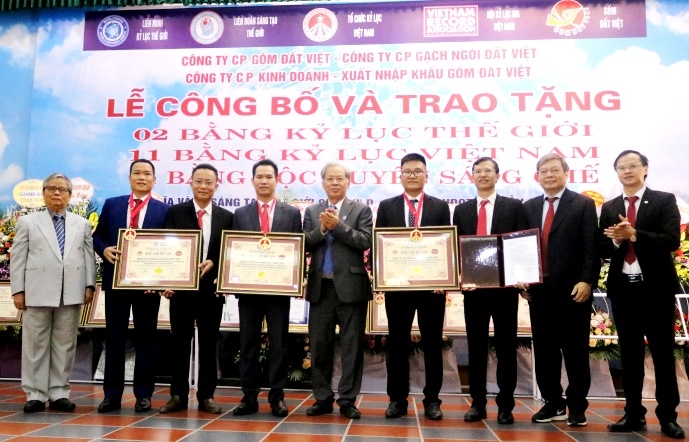 Vietnamese Ceramic Joint Stock Company receives two world records