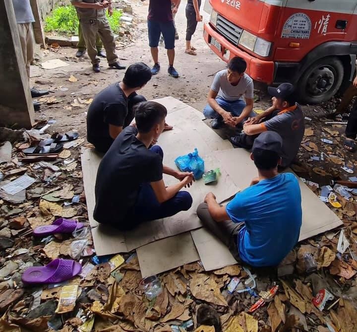 Dang bi truy na van ra ha noi danh bac hinh anh 2