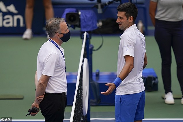 Danh bong trung co trong tai, djokovic bi loai khoi us open hinh anh 2