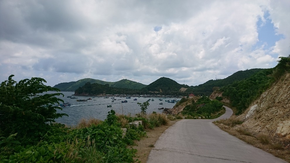 Anh du thi viet nam trong toi bien nam du long lay hinh anh 7