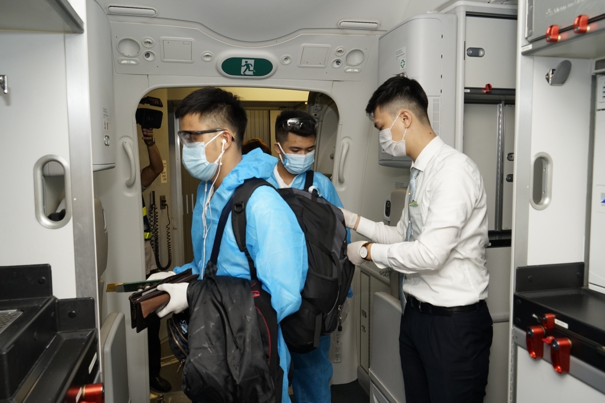 in photos vietnam airlines resumes first flight to japan picture 11