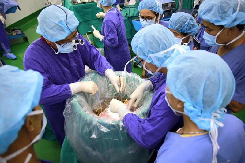 vietnamese doctors succeed in fifth lung transplant picture 1