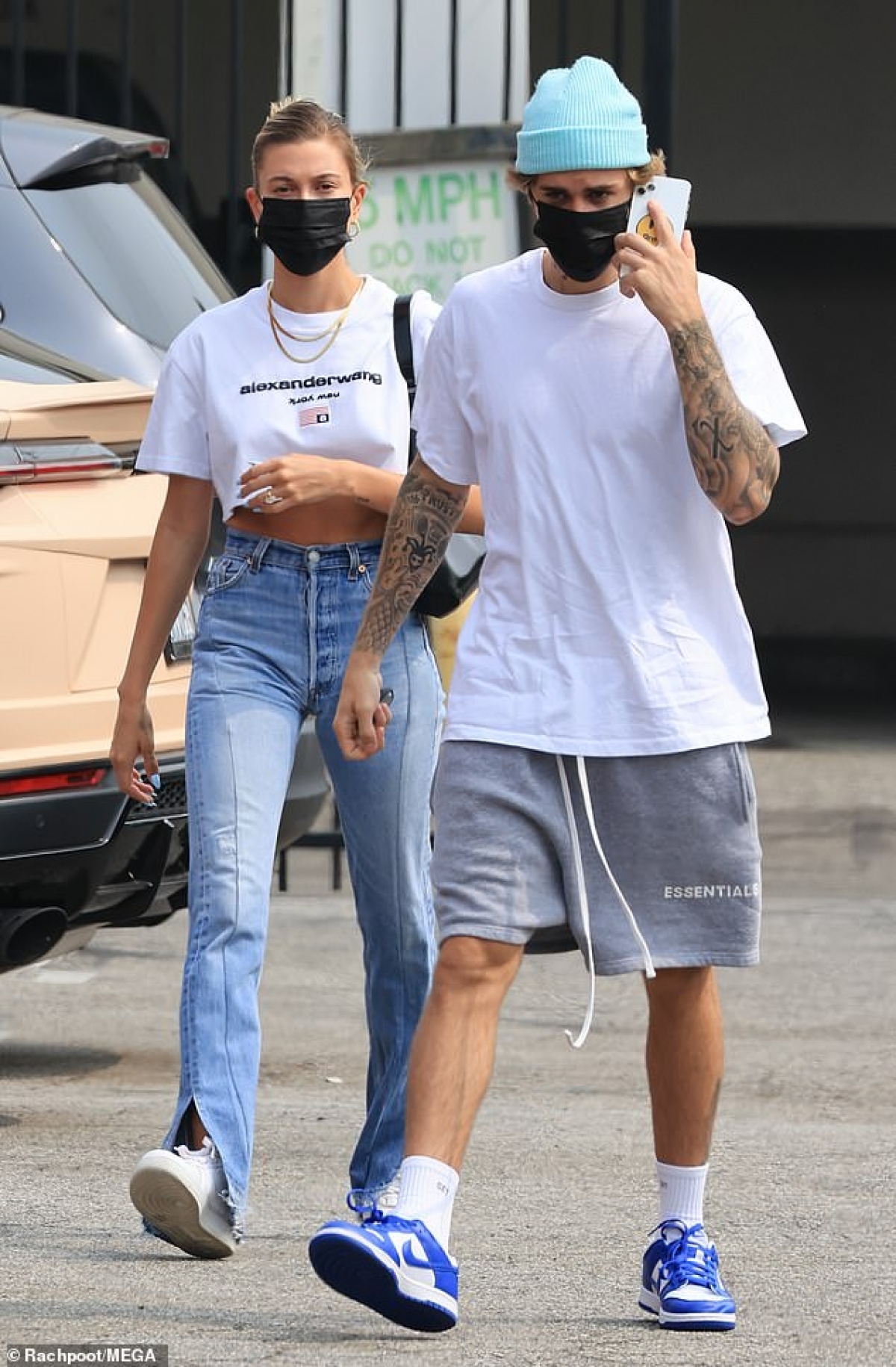 hailey baldwin diện mốt giấu quần hẹn hò đi ăn trưa cùng chồng hình ảnh 6 hailey baldwin dien mot giau quan hen ho di an trua cung chong hinh anh 6
