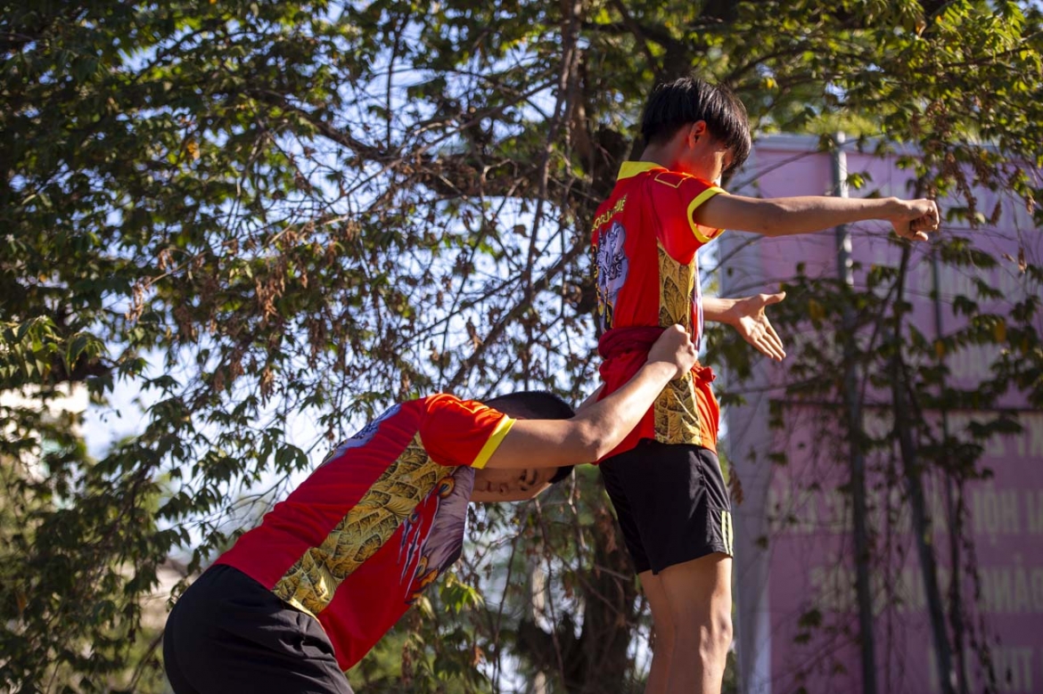 tuyet ky luyen lan tren mai hoa thung hinh anh 10