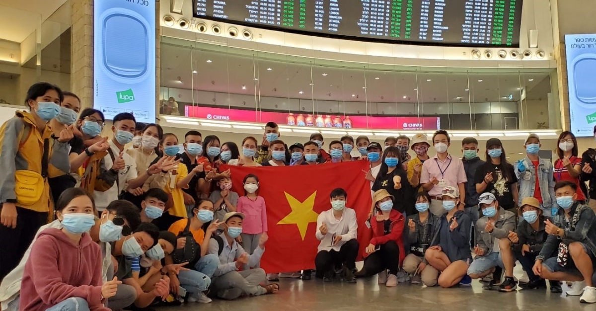 hundreds of vietnamese citizens successfully brought home on repatriation flights picture 1