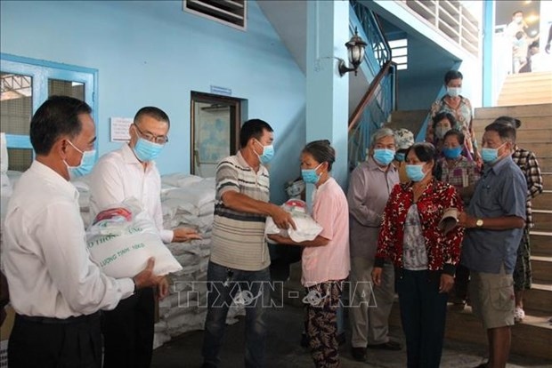 more relief delivered to pandemic-hit vietnamese cambodians picture 1