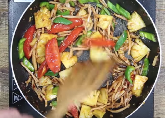 thu ngay bi quyet xao muc voi dua khong bi tanh, dai ngon san sat hinh anh 16