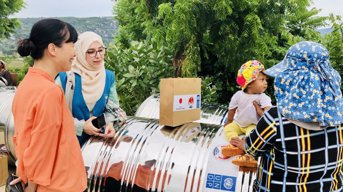 undp presents medical supplies to poor housholds in ninh thuan picture 1