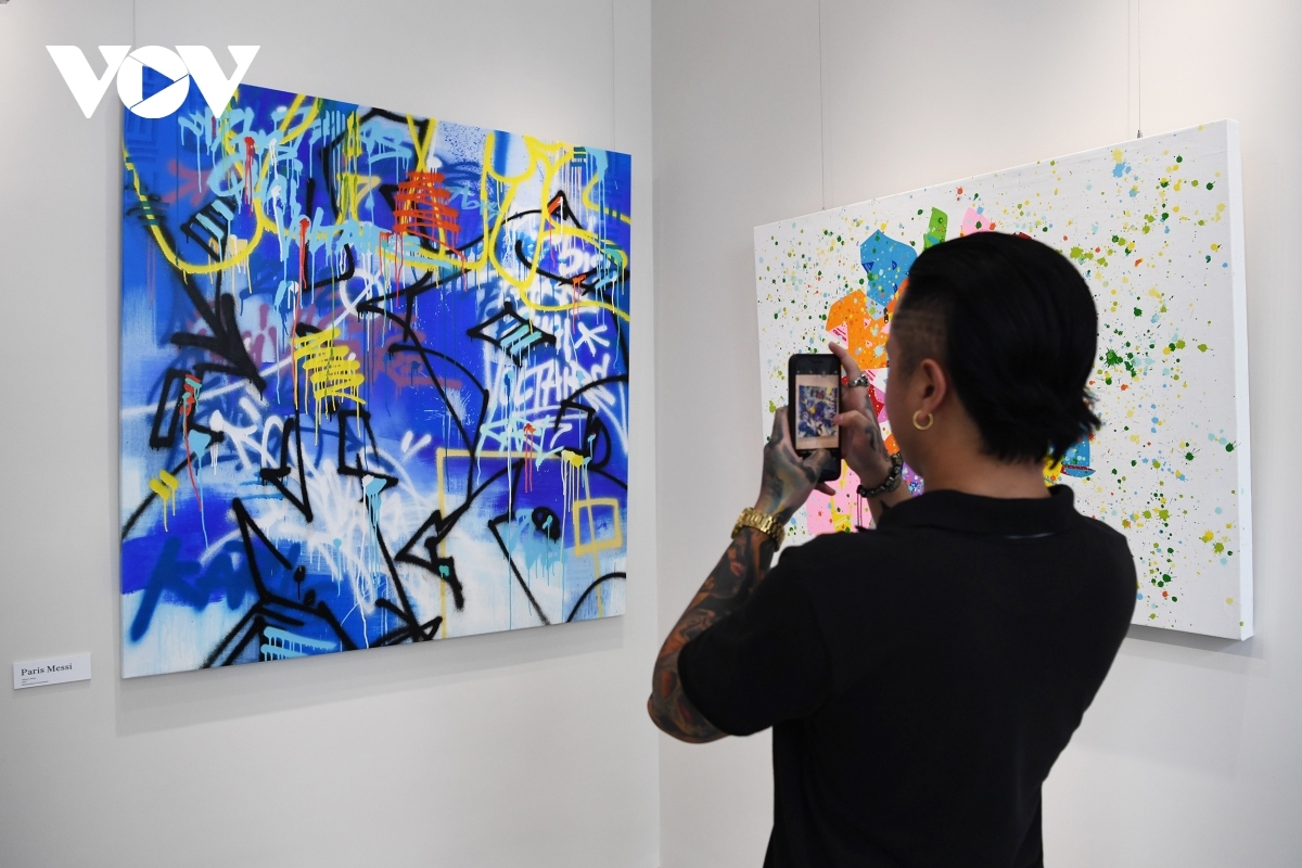 artworks of vietnamese-born graffiti artist go on display in hanoi picture 10