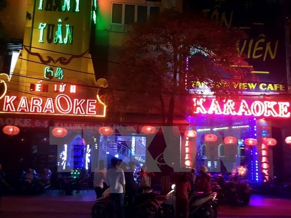 hanoi permits bars and karaoke businesses to reopen from sept.16 picture 1