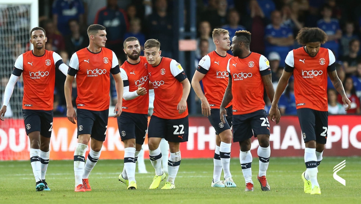 luton town mu quy do giai den hinh anh 2