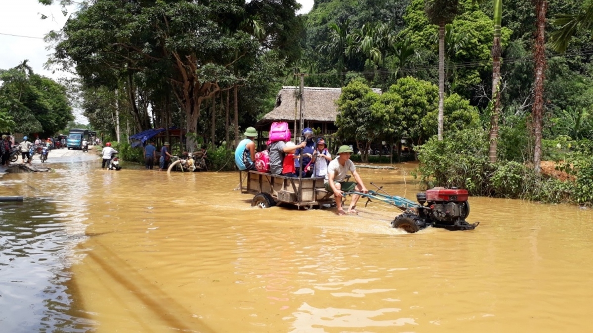 residents of yen bai province overcome difficulties caused by flooding picture 9