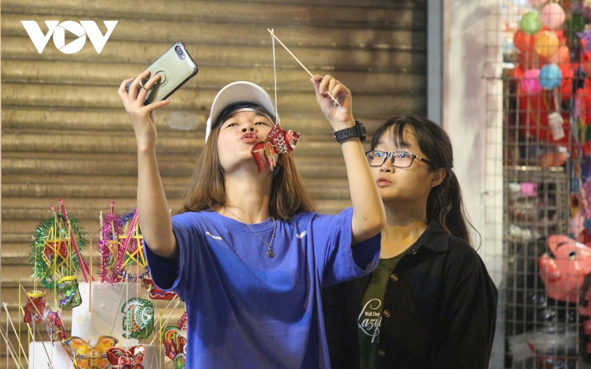 hang ma street gears up for start of mid-autumn festival picture 12