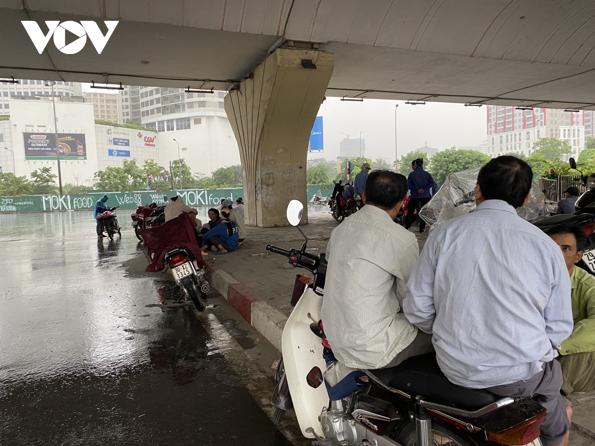 streets throughout hanoi suffer blockages after period of heavy rain picture 14