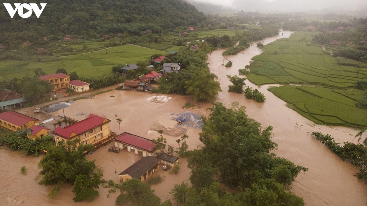 residents of yen bai province overcome difficulties caused by flooding picture 1