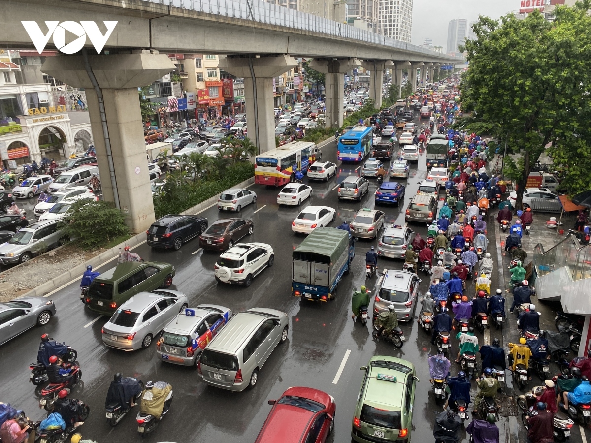 streets throughout hanoi suffer blockages after period of heavy rain picture 2