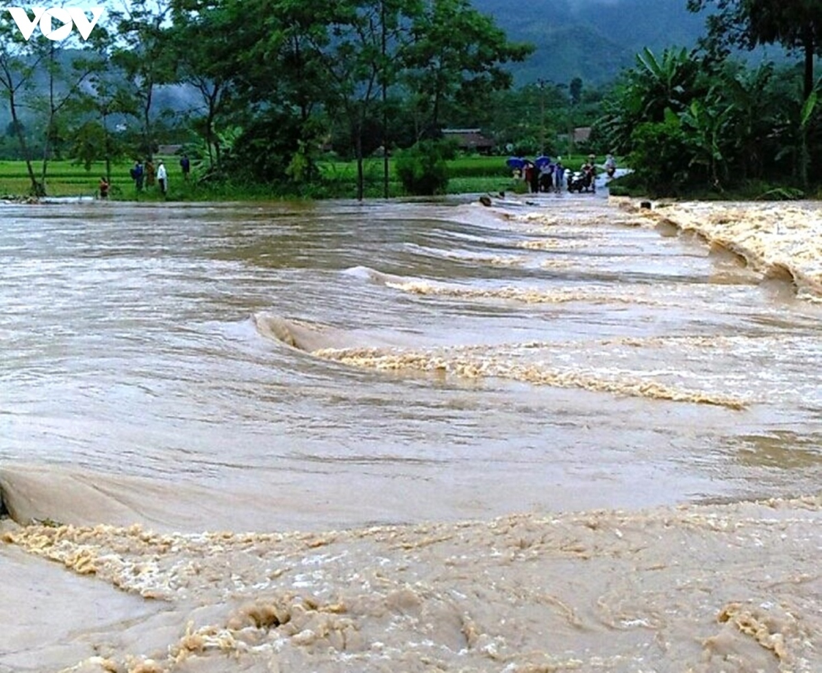 residents of yen bai province overcome difficulties caused by flooding picture 3