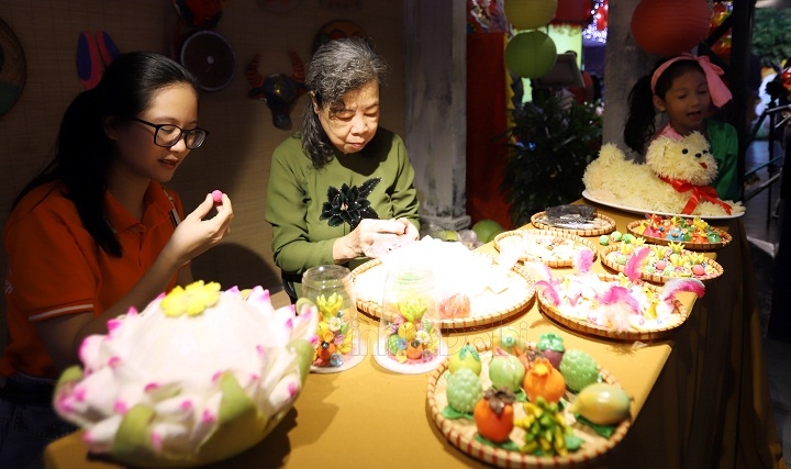 traditional mid-autumn festival celebration held at thang long imperial citadel picture 3