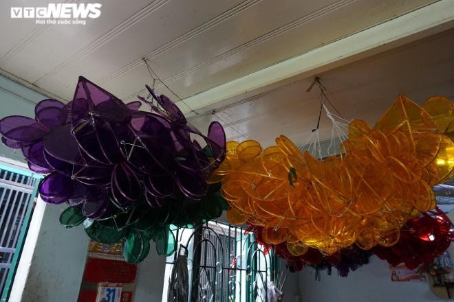 lantern making village in hcm city quiet ahead of mid-autumn festival picture 4