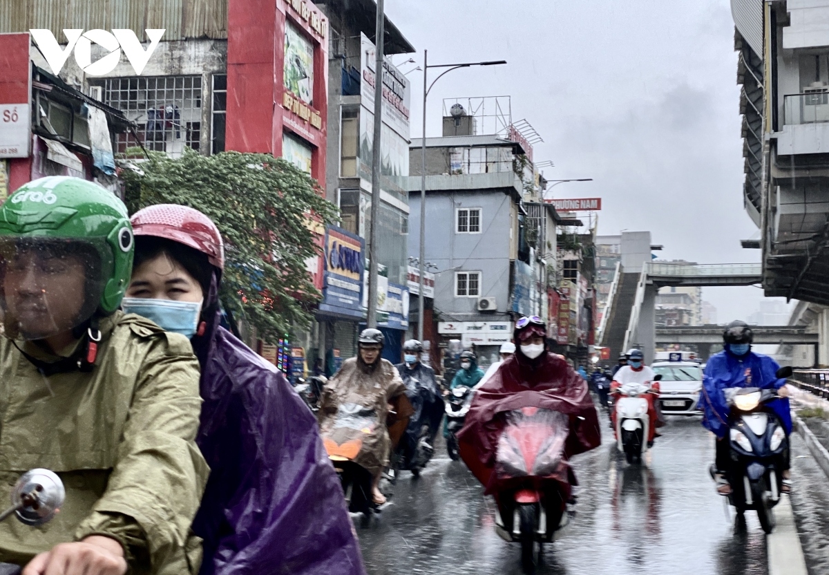 streets throughout hanoi suffer blockages after period of heavy rain picture 5