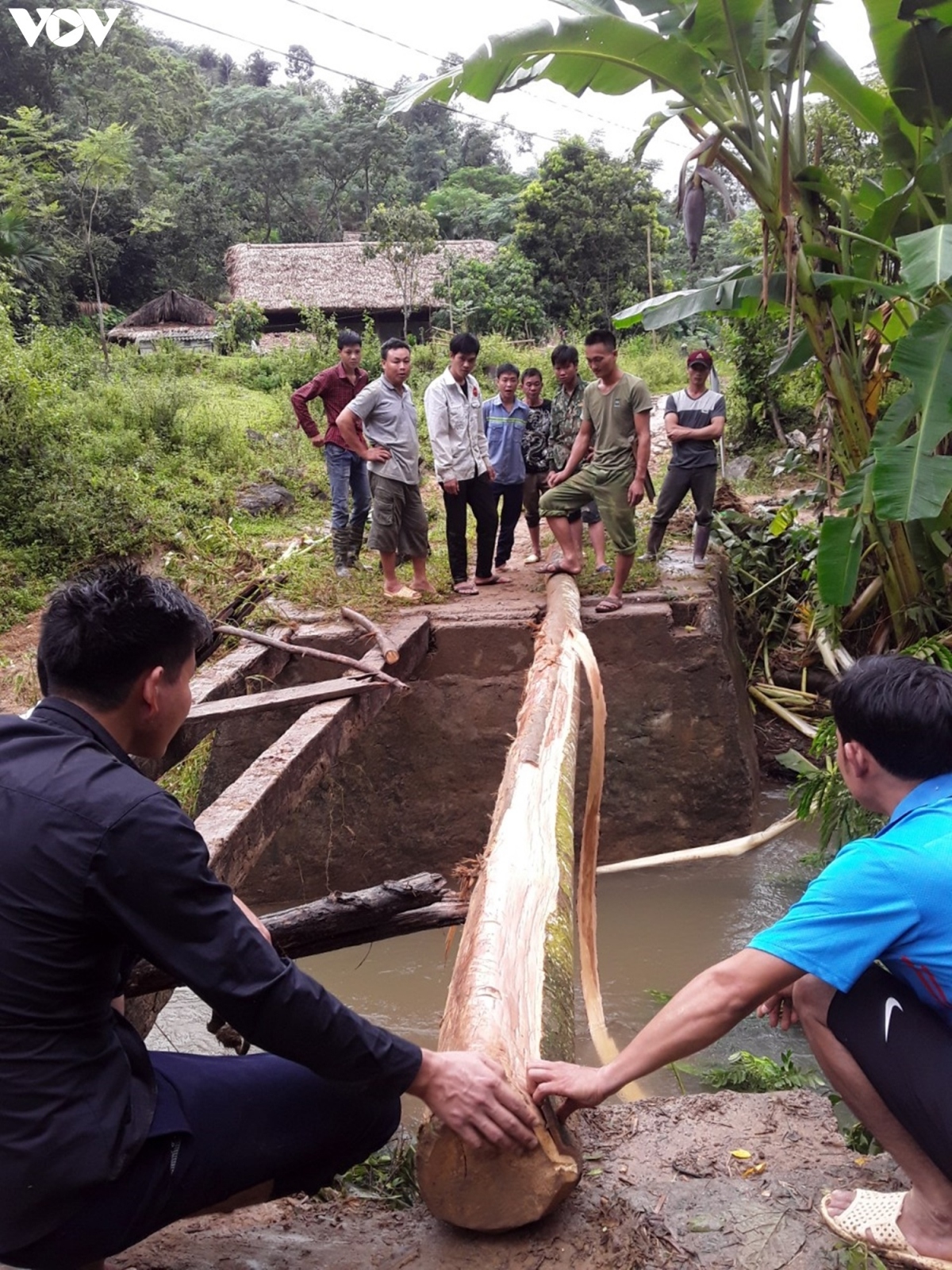 residents of yen bai province overcome difficulties caused by flooding picture 5