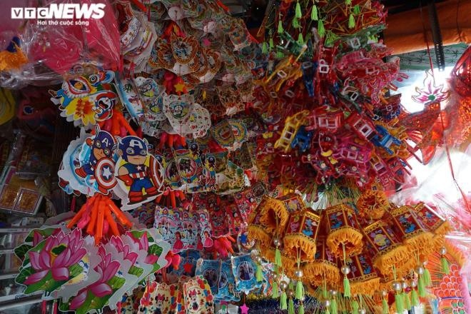 lantern making village in hcm city quiet ahead of mid-autumn festival picture 7