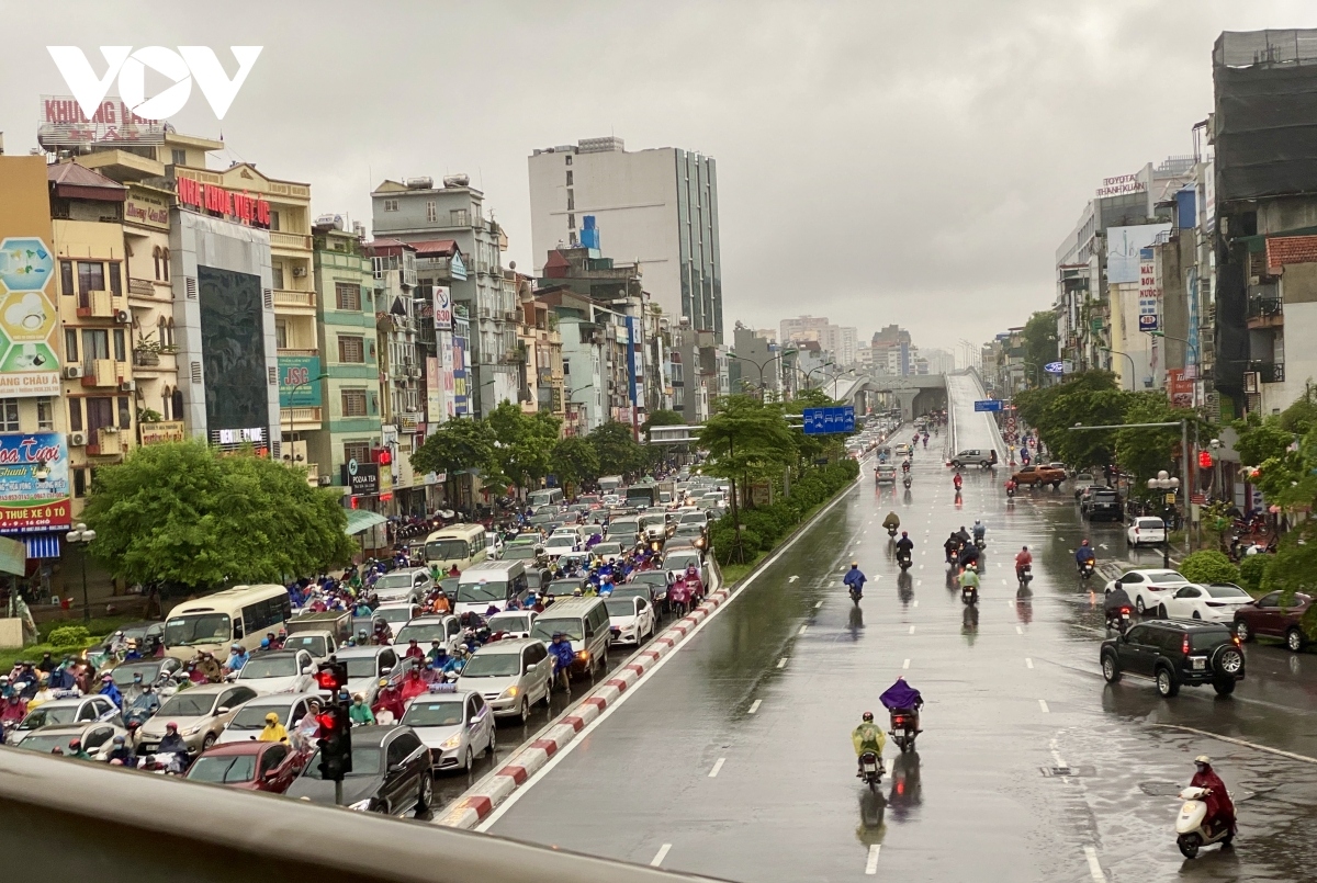streets throughout hanoi suffer blockages after period of heavy rain picture 8