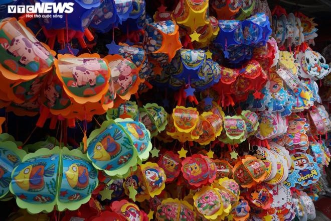 lantern making village in hcm city quiet ahead of mid-autumn festival picture 9