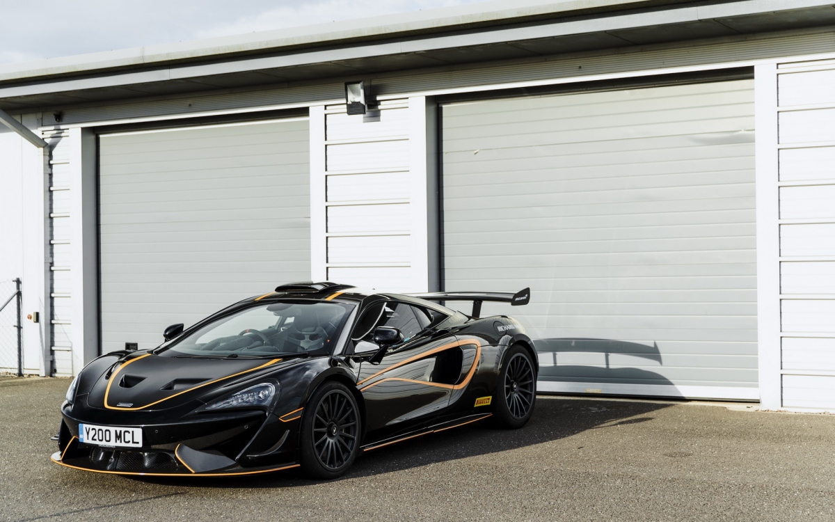 Anh chi tiet mclaren 620r gia gan 300.000 usd hinh anh 12