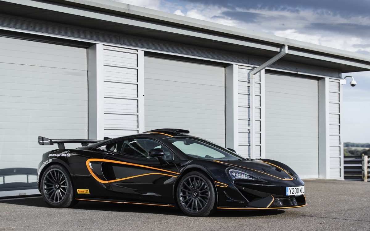 Anh chi tiet mclaren 620r gia gan 300.000 usd hinh anh 8