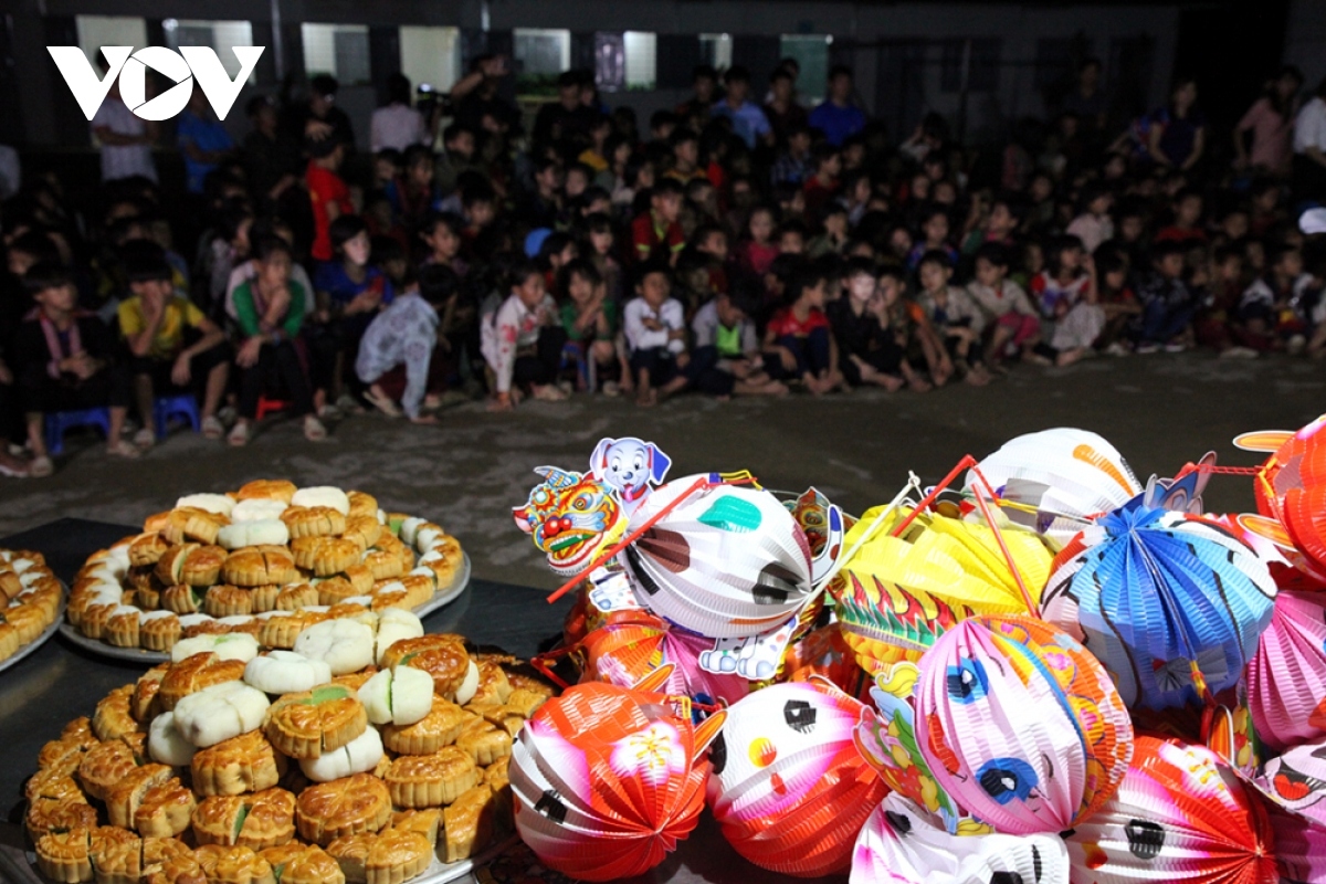 mid-autumn festival gifts to mountain children picture 11