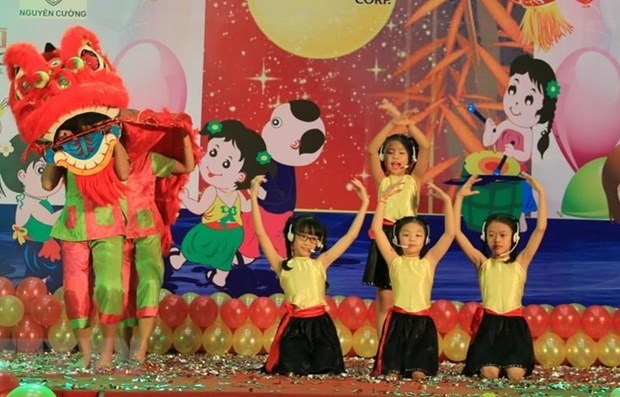 top leader shares children s mid-autumn festival joy picture 1