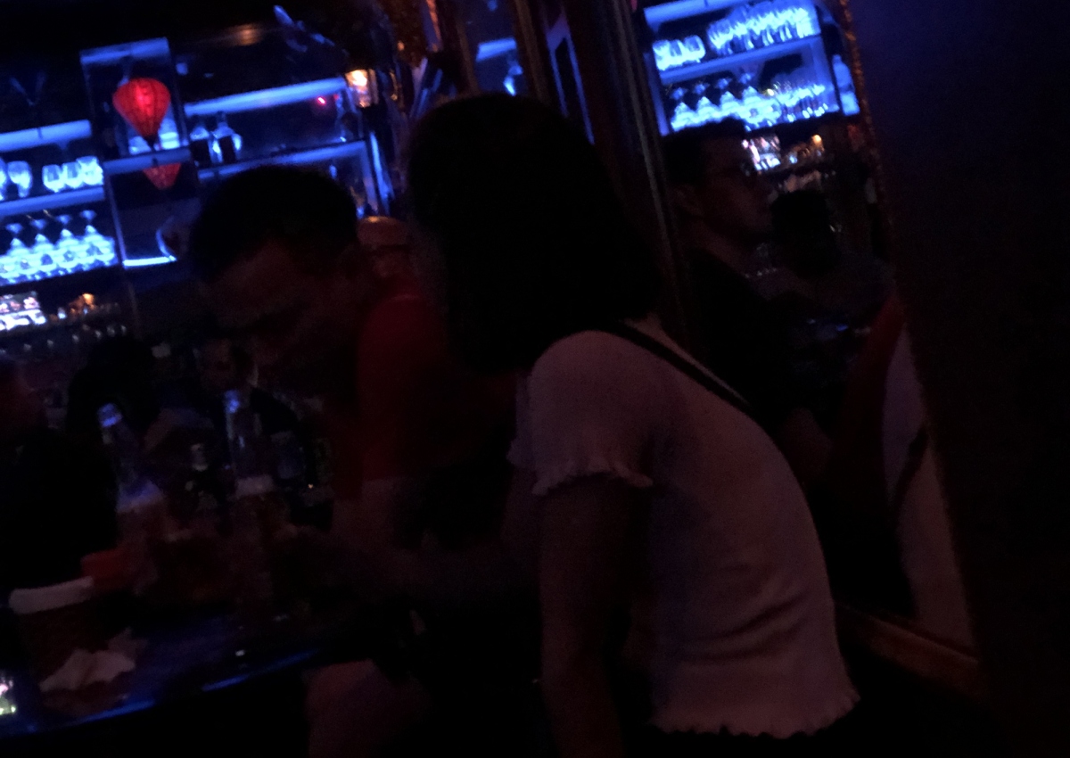 quan bar, karaoke o ha noi diu hiu trong ngay dau mo cua lai sau dich covid-19 hinh anh 11