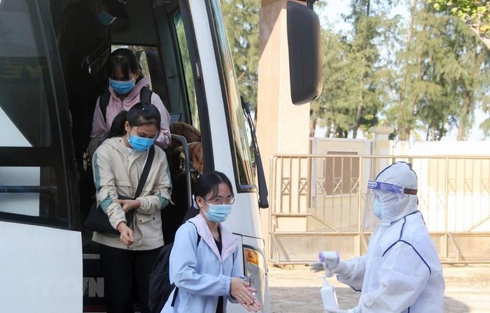 tourists stranded in coronavirus hotspot arrive in quang binh picture 1