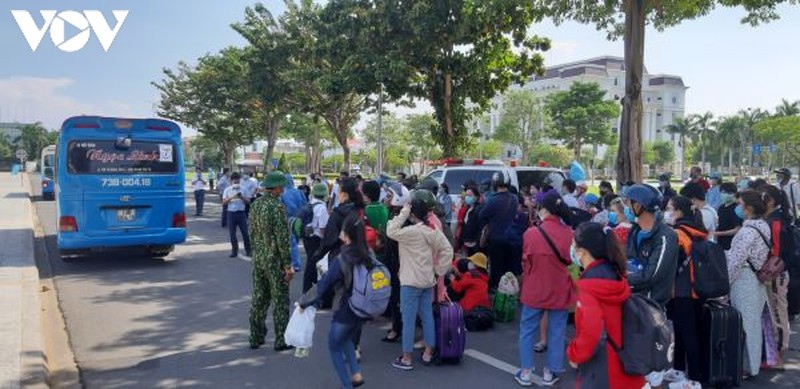 quang binh don 200 nguoi dan o Da nang ve que hinh anh 3