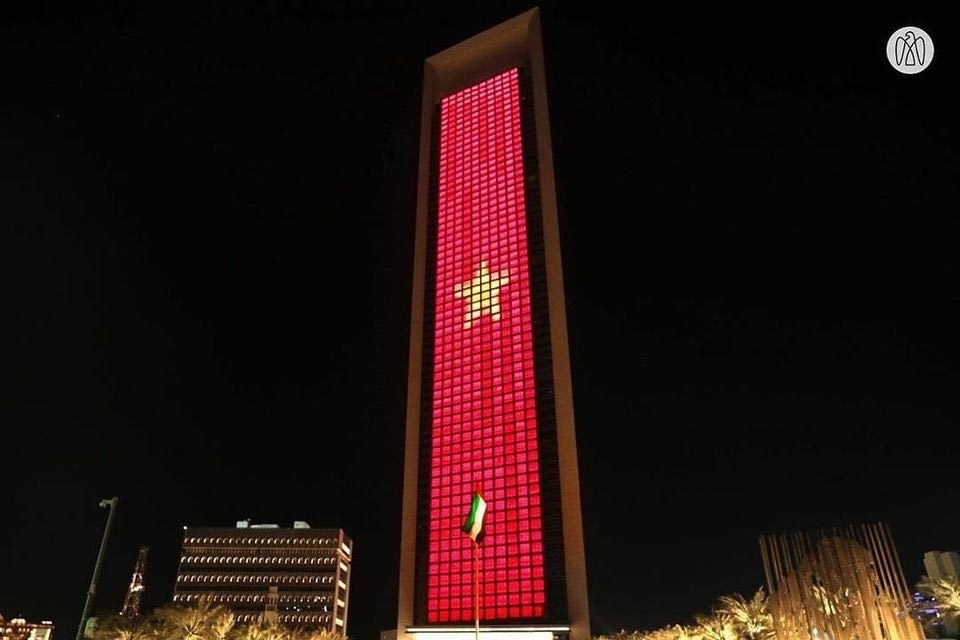 world s tallest tower features vietnamese flag to mark national day picture 2