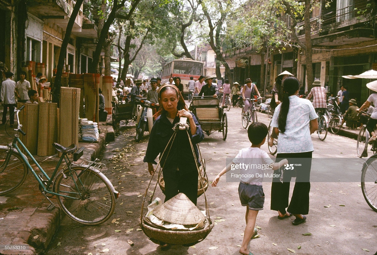 hanoi in 1989 as seen through the lens of french journalist picture 2